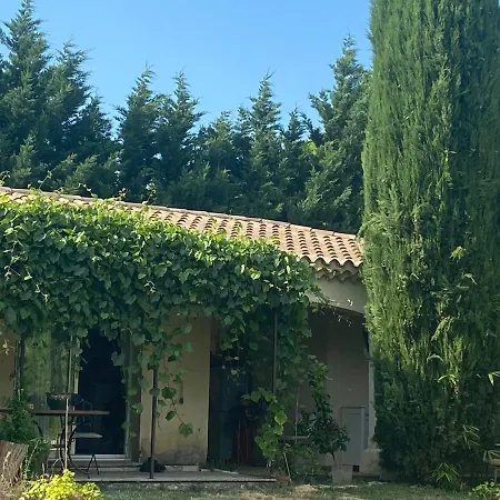 Homestay Les Trois Cypres L'Isle-sur-la-Sorgue
