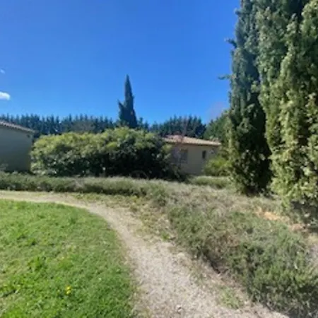 Les Trois Cyprès *