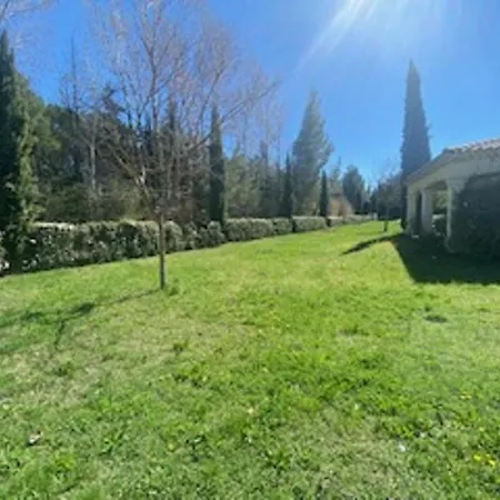 Les Trois Cypres Homestay L'Isle-sur-la-Sorgue